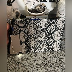 Rothys Wristlet